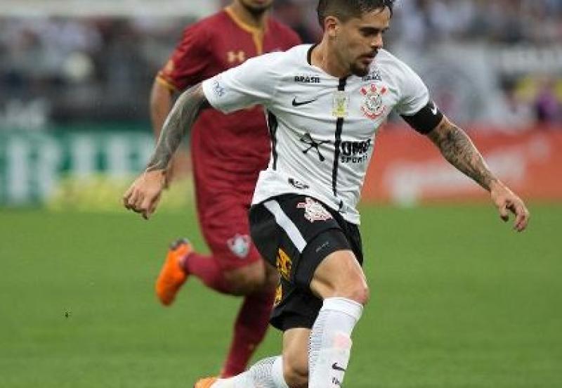 Fagner tem lesão muscular grau 2 e pode ficar parado por um mês