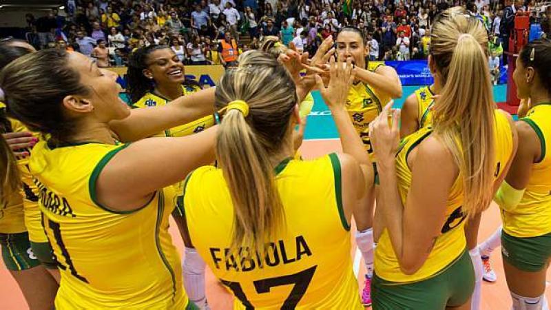Brasil tem trabalho, mas vence a 6ª no Mundial de Vôlei