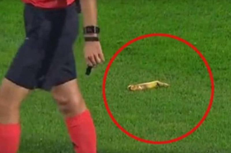 Uefa diz que não abriu processo disciplinar por banana atirada em campo na Rússia