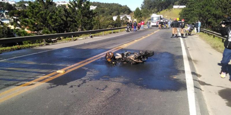 Depois de esfaquear ex-namorada na rua, homem provoca acidente e causa explosão