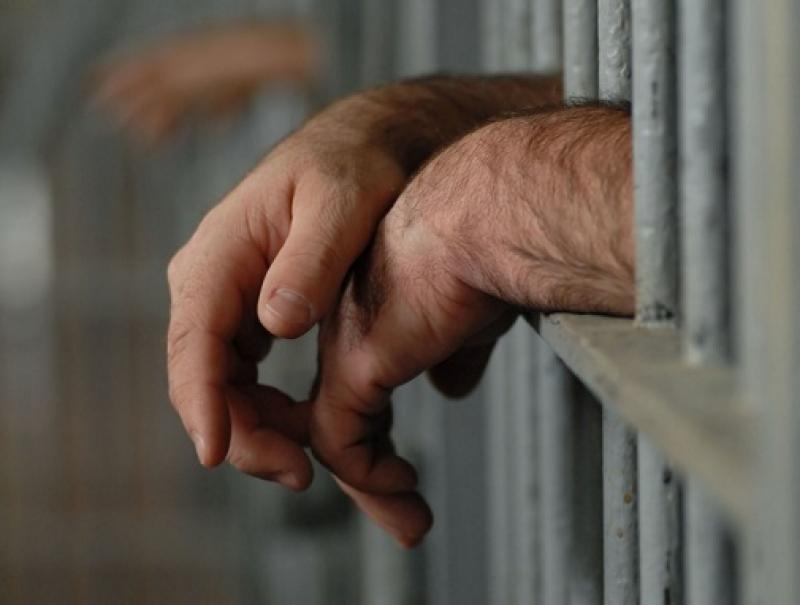 Professor é preso suspeito de abusar de duas alunas em Londrina