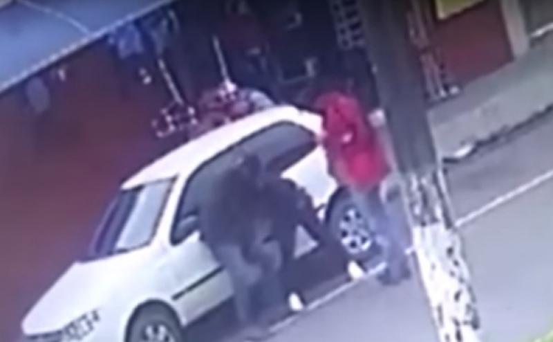 CARAMBEÍ: Câmeras flagram mulher lutando contra assaltantes