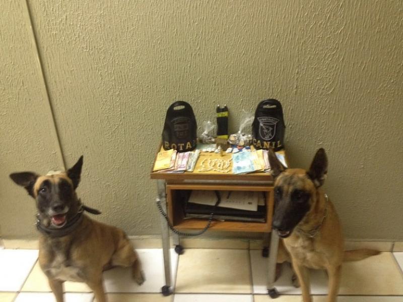 Rotam apreende drogas em Jacarezinho