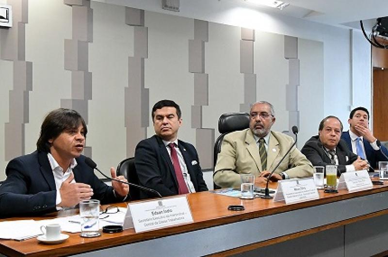 Proposta atual de reforma significará o fim da Previdência, afirmam debatedores