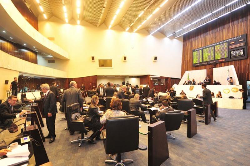 Em um ano, deputados estaduais do PR gastam R$ 19 milhões com cota