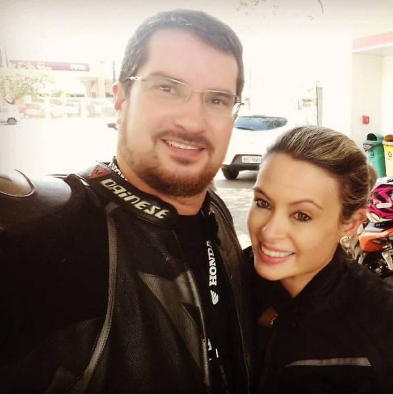 Carga de madeiras cai de caminhão e mata casal de Umuarama na região de Guarapuava