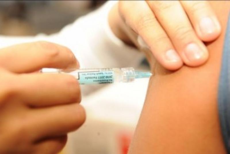Vacinação contra gripe bate meta, mas continua até sexta-feira