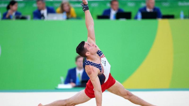 Por que os atletas americanos estão competindo cheios de marcas no corpo?