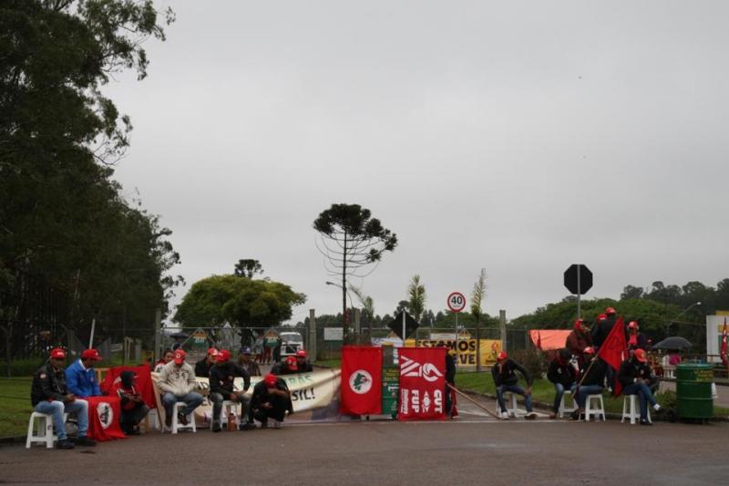 Empregado de refinaria do Paraná passa mal e morre de infarto