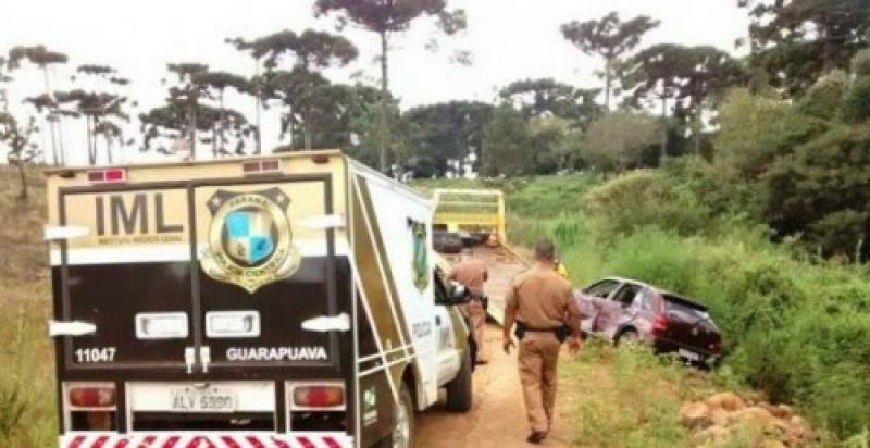 Carro conduzido por adolescente inabilitada cai em rio; crianças e mulher morrem