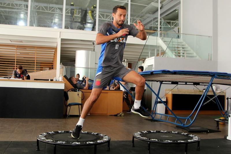 Sem proposta na mesa, Nenê terá reunião decisiva com Milton nesta quarta