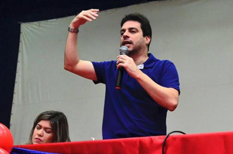 Suspeito de falsificar assinatura para favorecer Cunha, deputado diz que toma remédio tarja preta