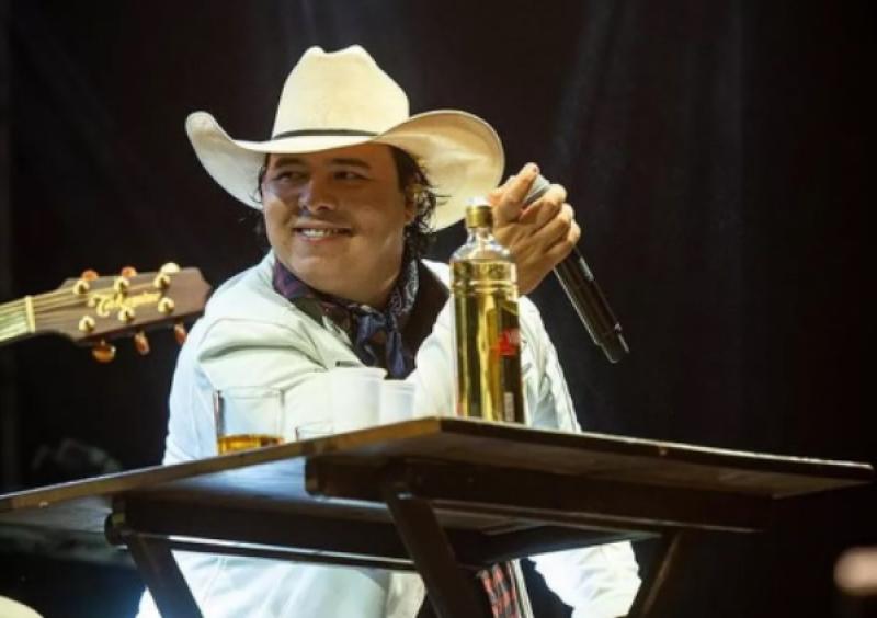 Corpo do cantor Aleksandro é sepultado em Londrina