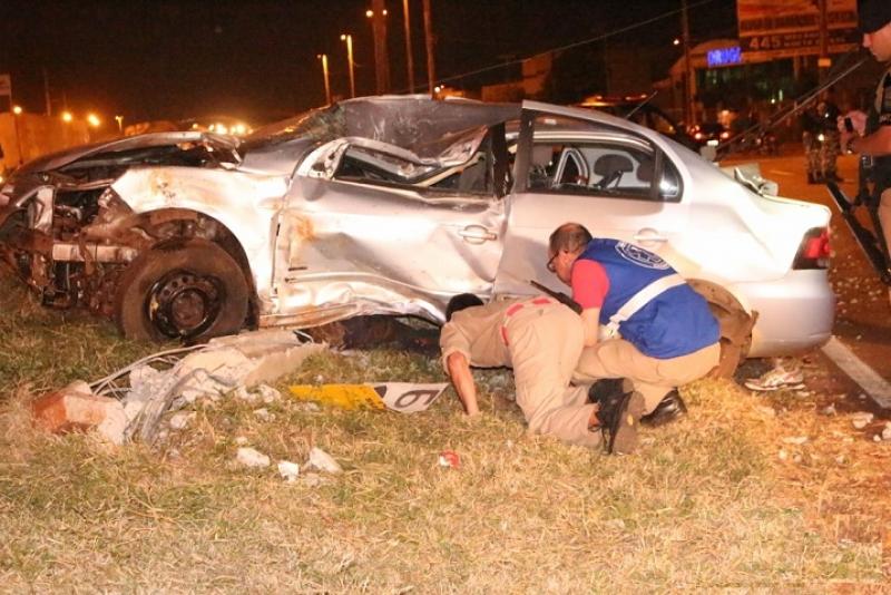 Após roubar veículo de mulher grávida suspeito morre ao capotar veículo no Norte do PR