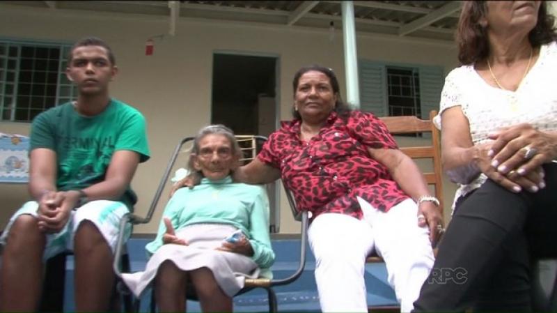 Idosa de 115 anos reencontra filha após seis décadas de separação