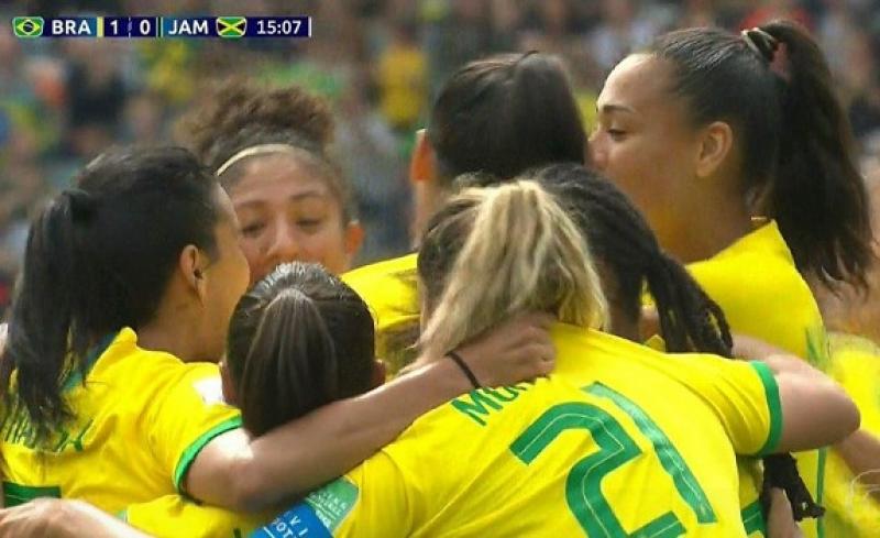 Vitória da seleção brasileira feminina na Copa do Mundo domina redes; e as ruas