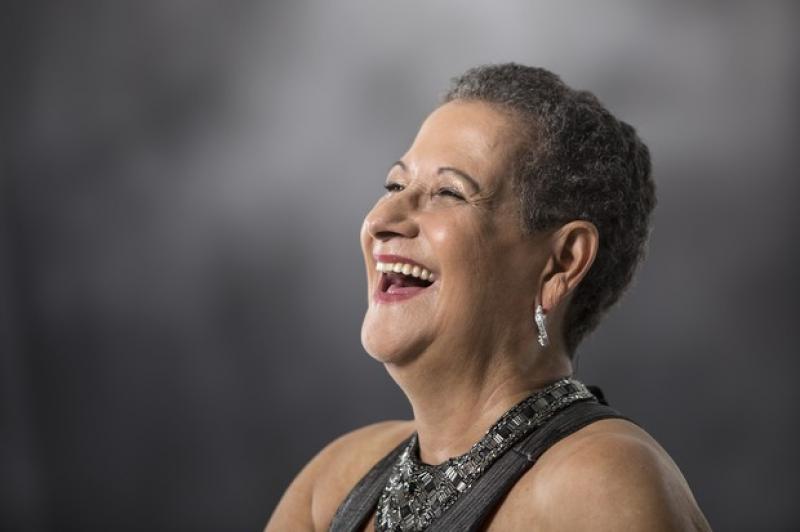 Aos 63 anos, D.Geralda posa para revista masculina