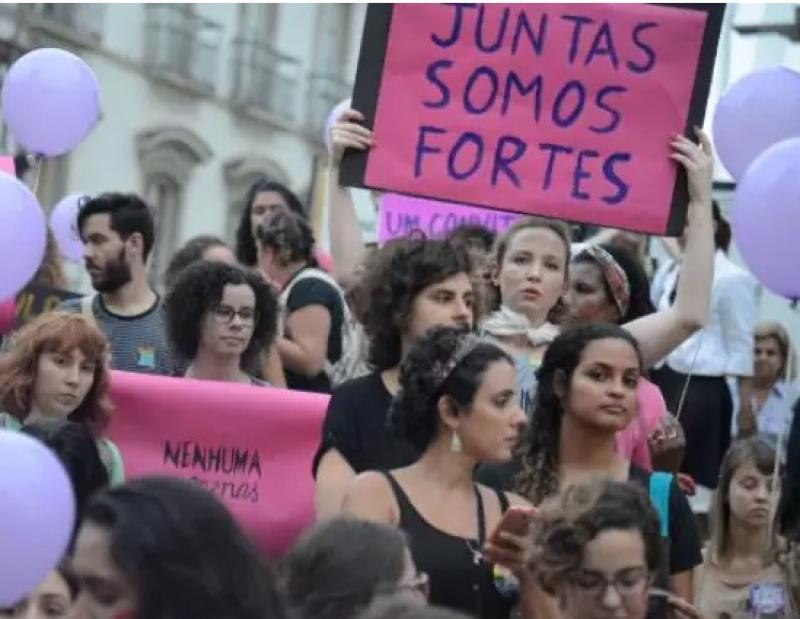 Crimes de feminicídio deixaram 2,3 mil órfãos no Brasil em 2021