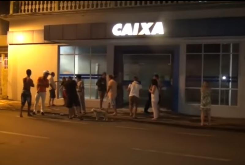 Bandidos trocam tiros com a polícia ao roubar banco em Siqueira Campos