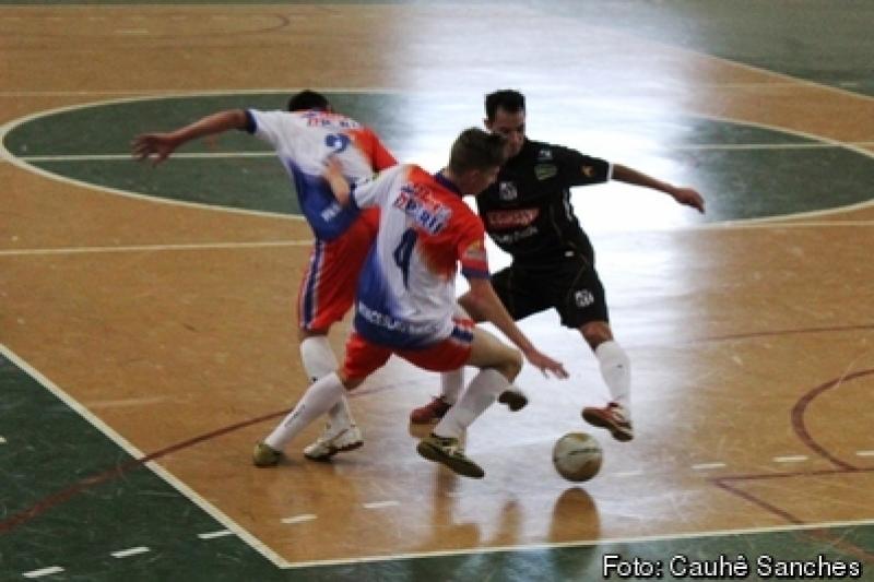 Castro estreia segunda etapa goleando Wenceslau Braz