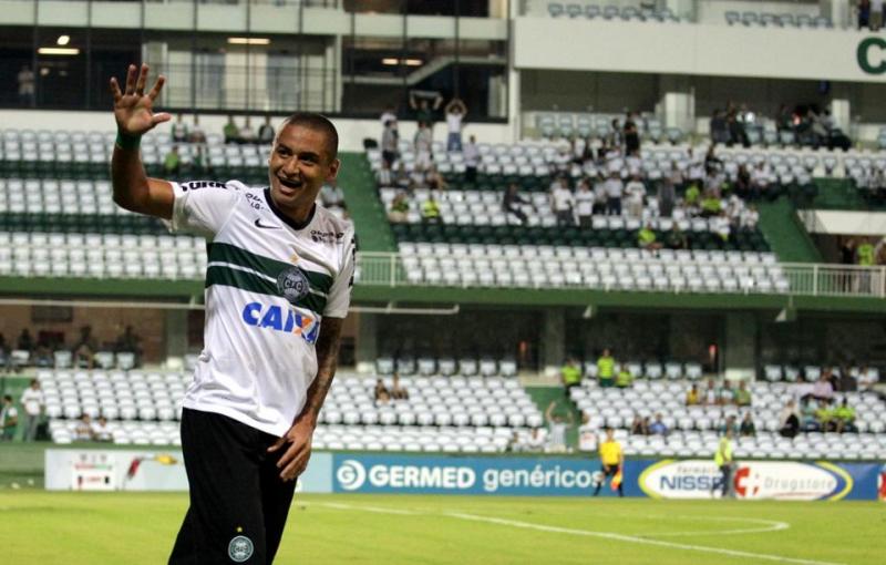 Coritiba consolida evolução e garante vaga nas quartas de final