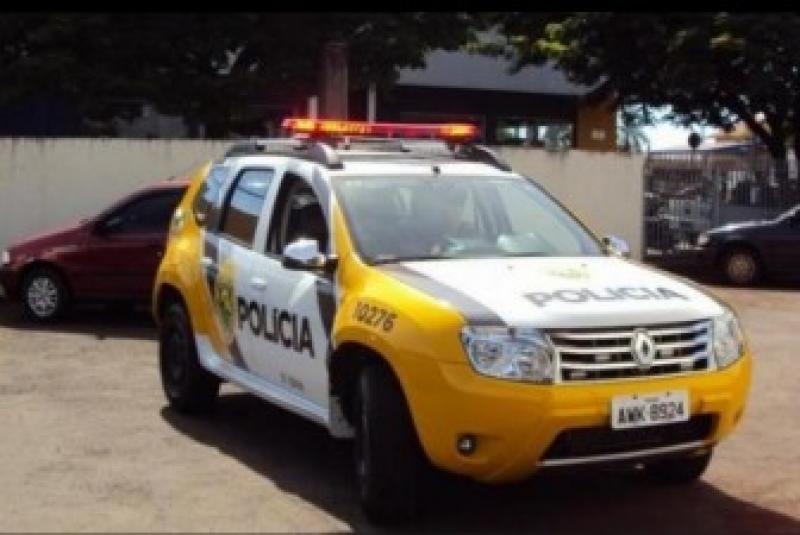 Bandidos colocam corrente em portão de destacamento da PM para arrombar banco