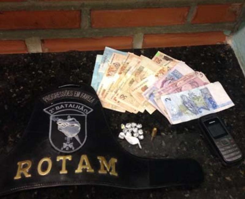 Rotam apreende cocaína e crack em Jacarezinho