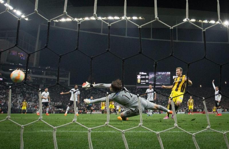 Derrota no Itaquerão tira Corinthians da Libertadores