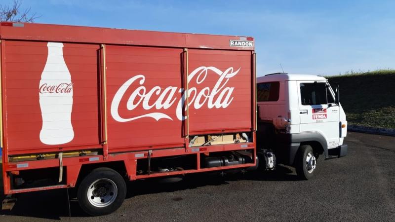 PRF apreende falso caminhão de refrigerantes carregado de cigarros contrabandeados