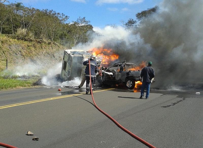Urgente: Funcionário do Instituto Ambiental do Paraná morre carbonizado em acidente na PR-092