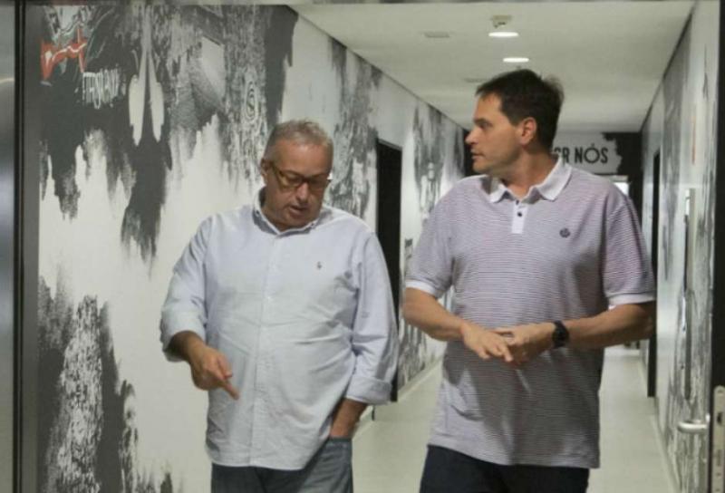Contrário a Oswaldo, diretor de futebol deixa o Corinthians