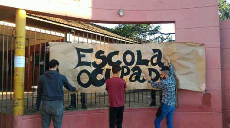 Já são quase 300 escolas e quatro universidades ocupadas no Paraná; 20 em Londrina