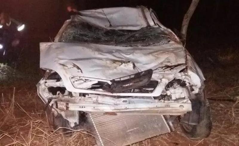 Colisão mata mulher de 38 anos de madrugada em Tomazina