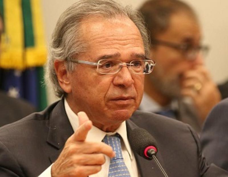 Sem crédito suplementar, pagamento do Bolsa Família para em setembro, diz Guedes