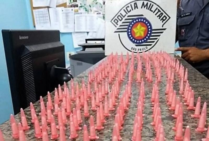 Jovem é preso suspeito de matar a mãe com mais de 30 facadas