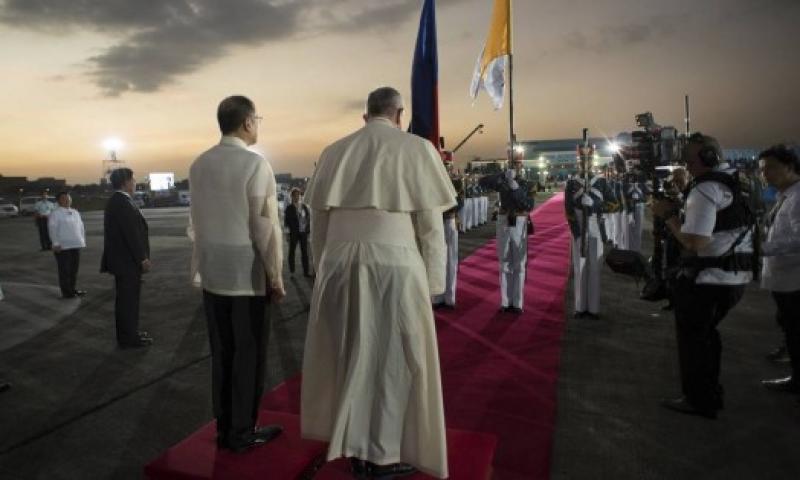 Papa denuncia corrupÃ§Ã£o e desigualdades durante visita Ã s Filipinas