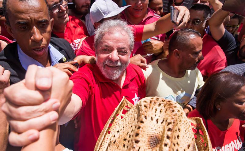 Lula aceita convite de Dilma e assumirá Casa Civil