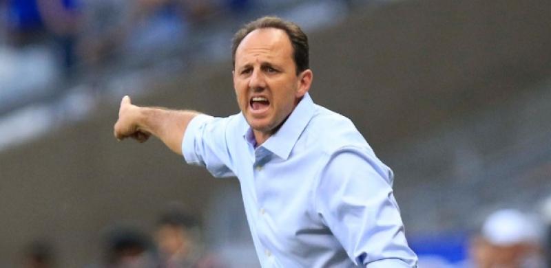 Fúria de Ceni teve prancheta atirada e bronca em L. Araújo e J. Tavares