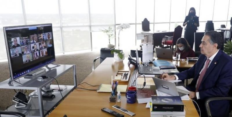 TSE e líderes concordam em adiar eleições e avaliam suspensão da biometria