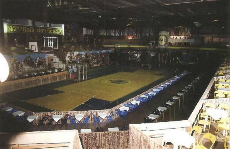 Baile do Texas sempre ajudou movimentar comércio de Jacarezinho