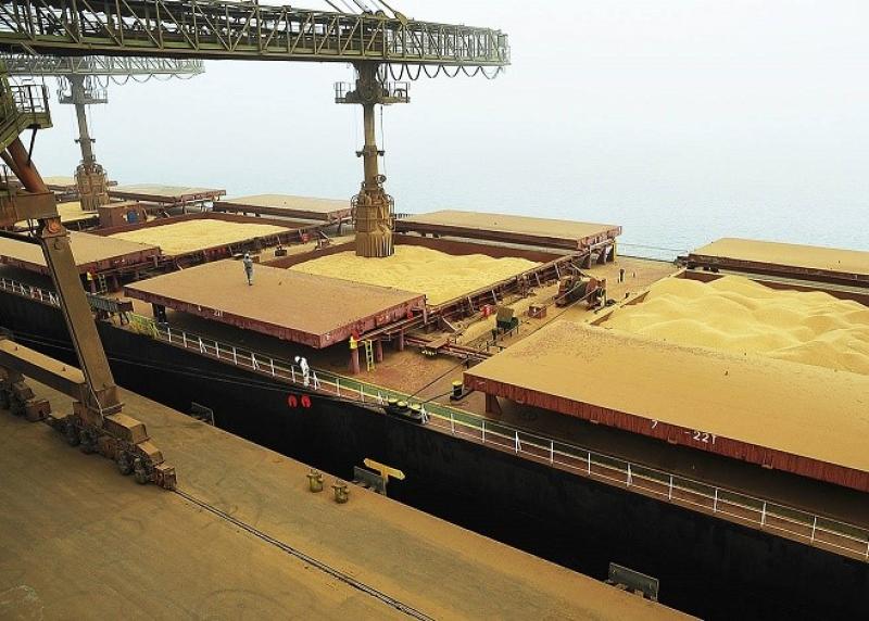 Embarque de soja no Porto de Paranaguá é o maior da história