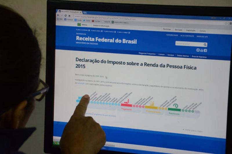 Receita paga penúltimo lote de restituição do Imposto de Renda 2016