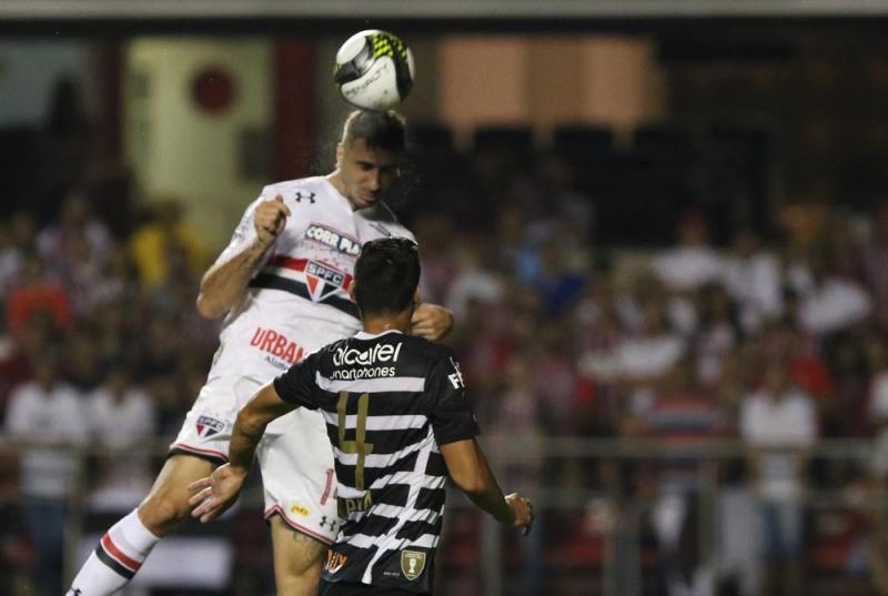 Ataque do São Paulo em xeque: Araújo e Pratto estão mal, e Nem se machuca