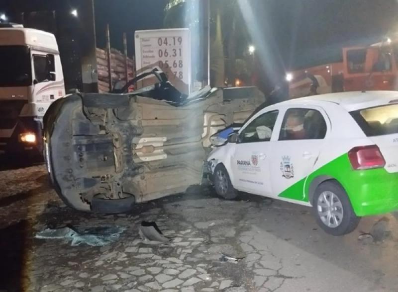 Acidente com carro da Saúde de Wenceslau Braz deixa dois em estado grave