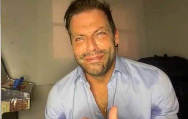 Henri Castelli chora e diz que está fazendo terapia para superar trauma de agressão