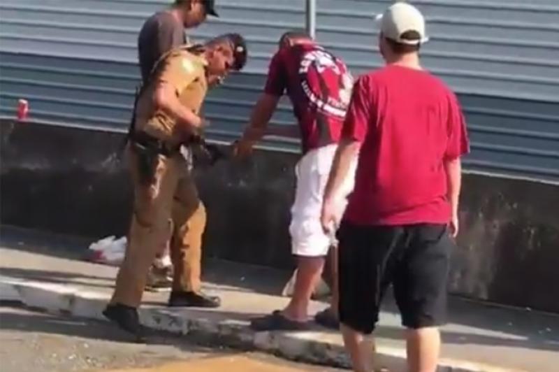 Torcida do Inter faz campanha para athleticano que perdeu a mão com rojão