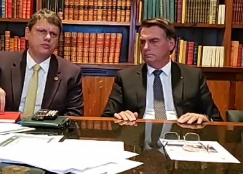 Bolsonaro diz que impostos federais sobre gás e diesel serão zerados