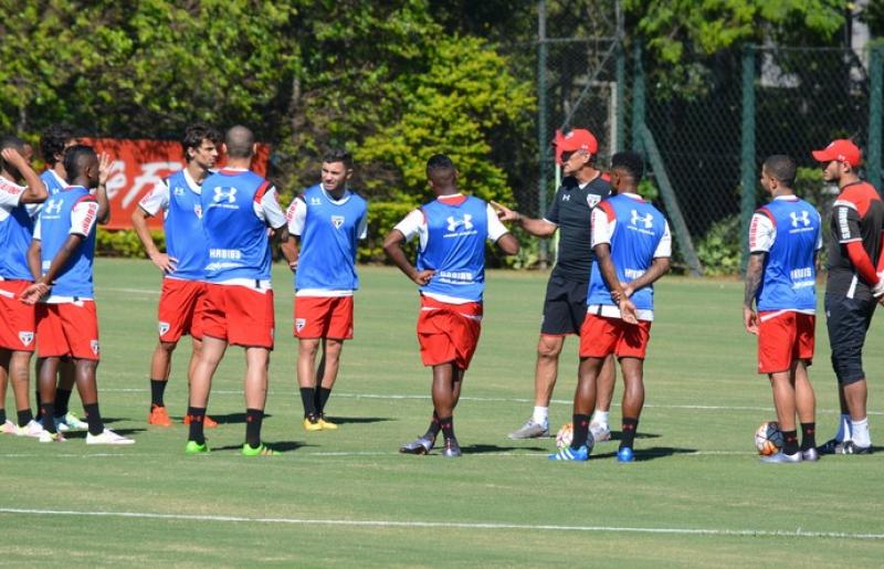 Bauza fará novo teste no São Paulo na quarta, mas não descarta tirar Ganso