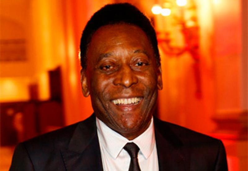Pelé segue internado sem previsão de alta