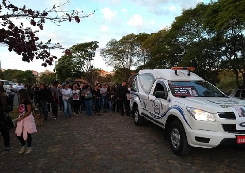 Sob comoção, corpo de vítima de feminicídio é sepultado em Quatiguá